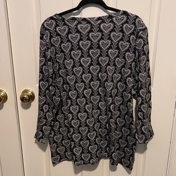 Style & Co. Black and White Heart Pattern Long Sleeve Tee - Picture 5 of 6